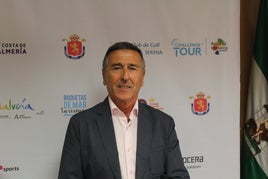 Miguel García Soriano en el salón de plenos del Ayuntamiento de Roquetas de Mar.