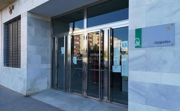 Condenado a ocho meses de cárcel por agredir a un guardia civil en la puerta de su casa