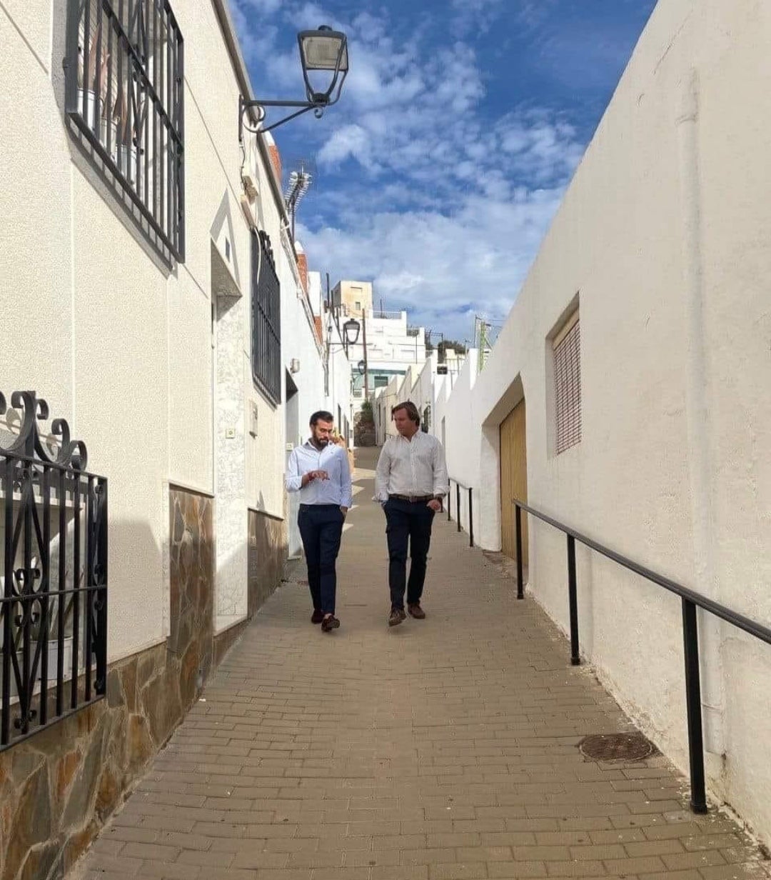 El secretario general del PP andaluz visita Enix