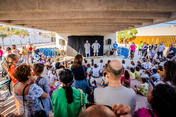 El puente de la Hispanidad llenó de ciencia Roquetas de Mar