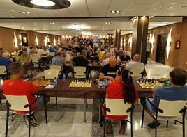 Algunos de los participantes en el torneo de ajedrez. r. i.