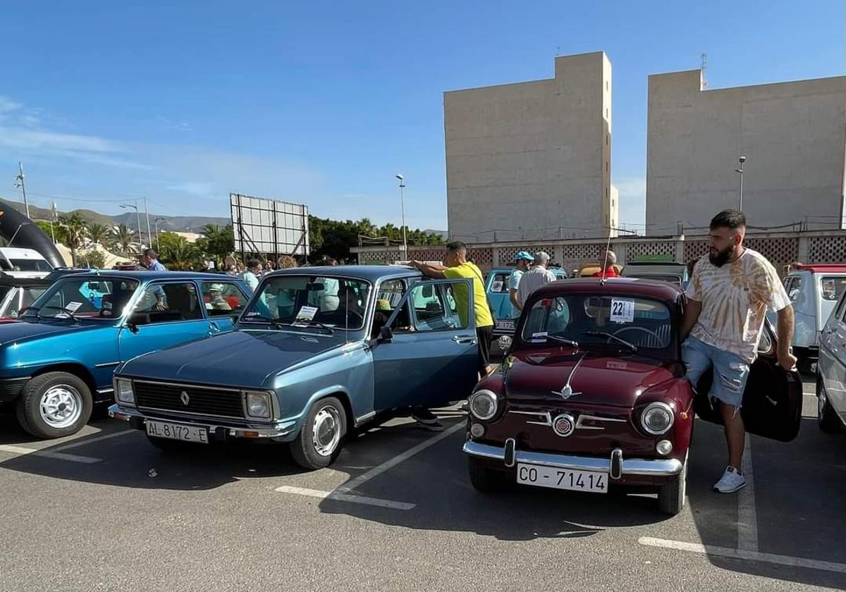Exposición de coches antiguos.