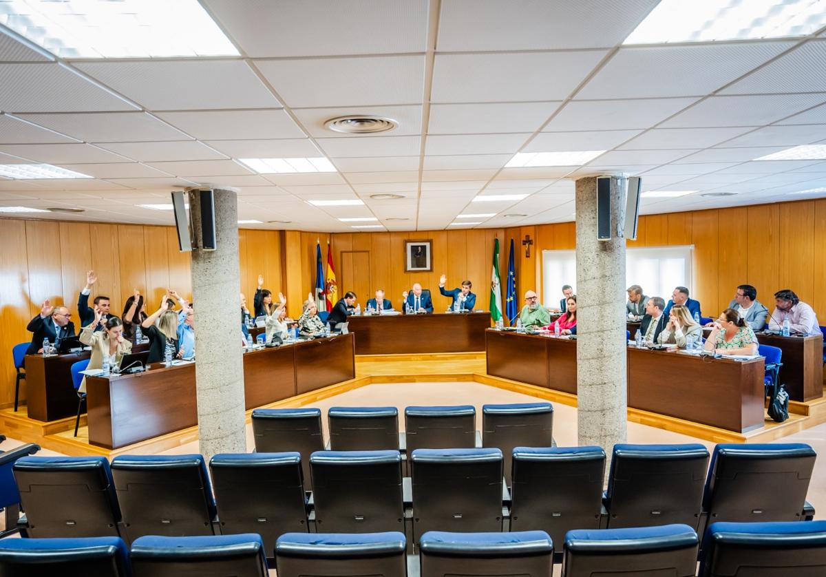 El equipo de Gobierno aprobó los presupuestos del próximo año sin conseguir ningún voto a favor o abstención en el pleno