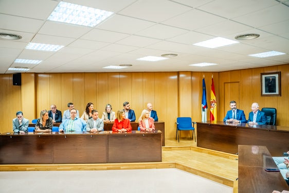 Reunión del equipo de Gobierno de Roquetas con el consejero almeriense.