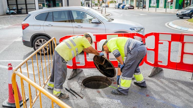 Roquetas renueva las redes de agua y alcantarillado