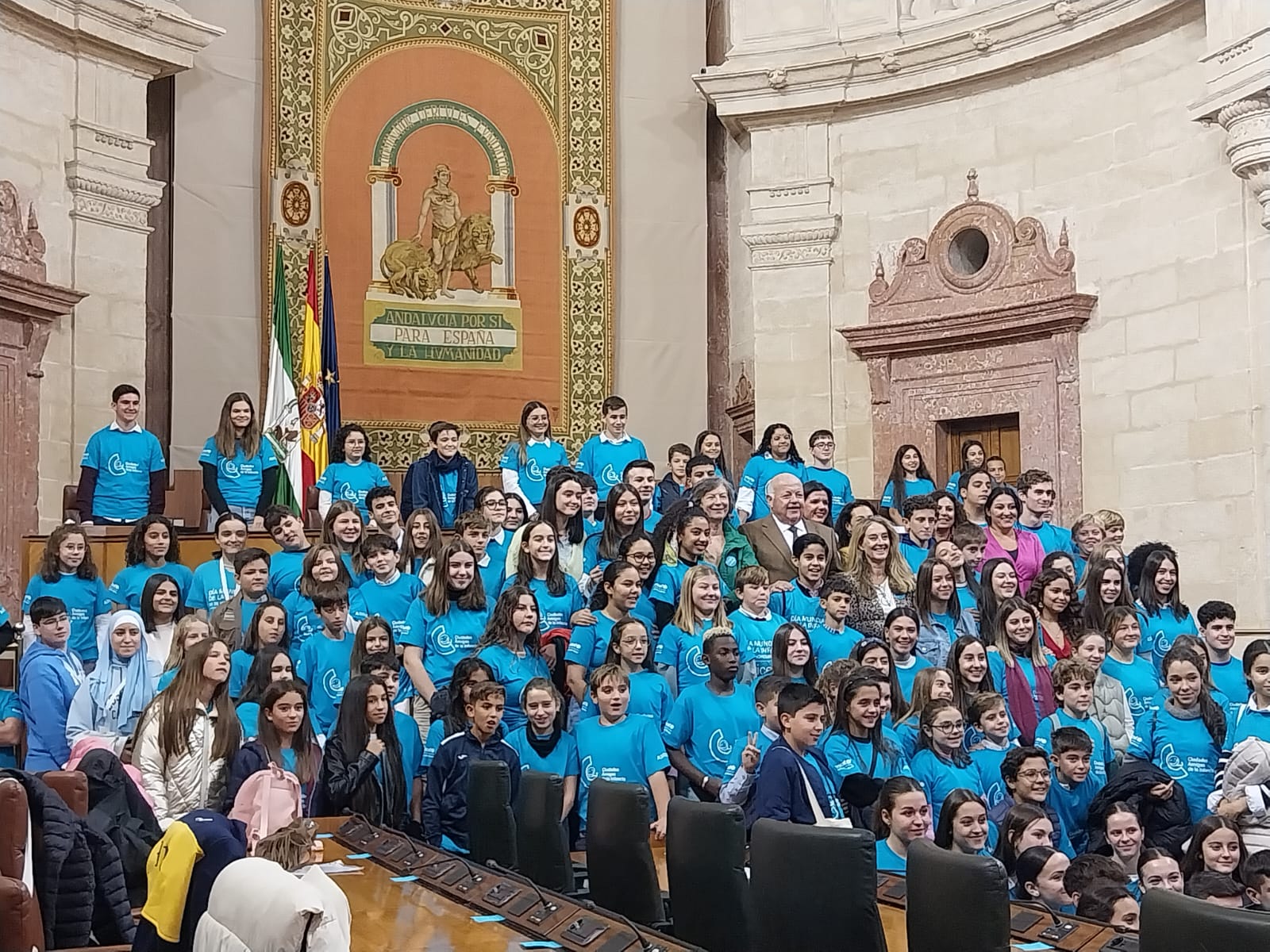 Jóvenes vicarios visitan el Parlamento de Andalucía