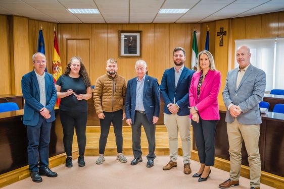 Roquetas refuerza el ámbito hostelero con nuevos contratos