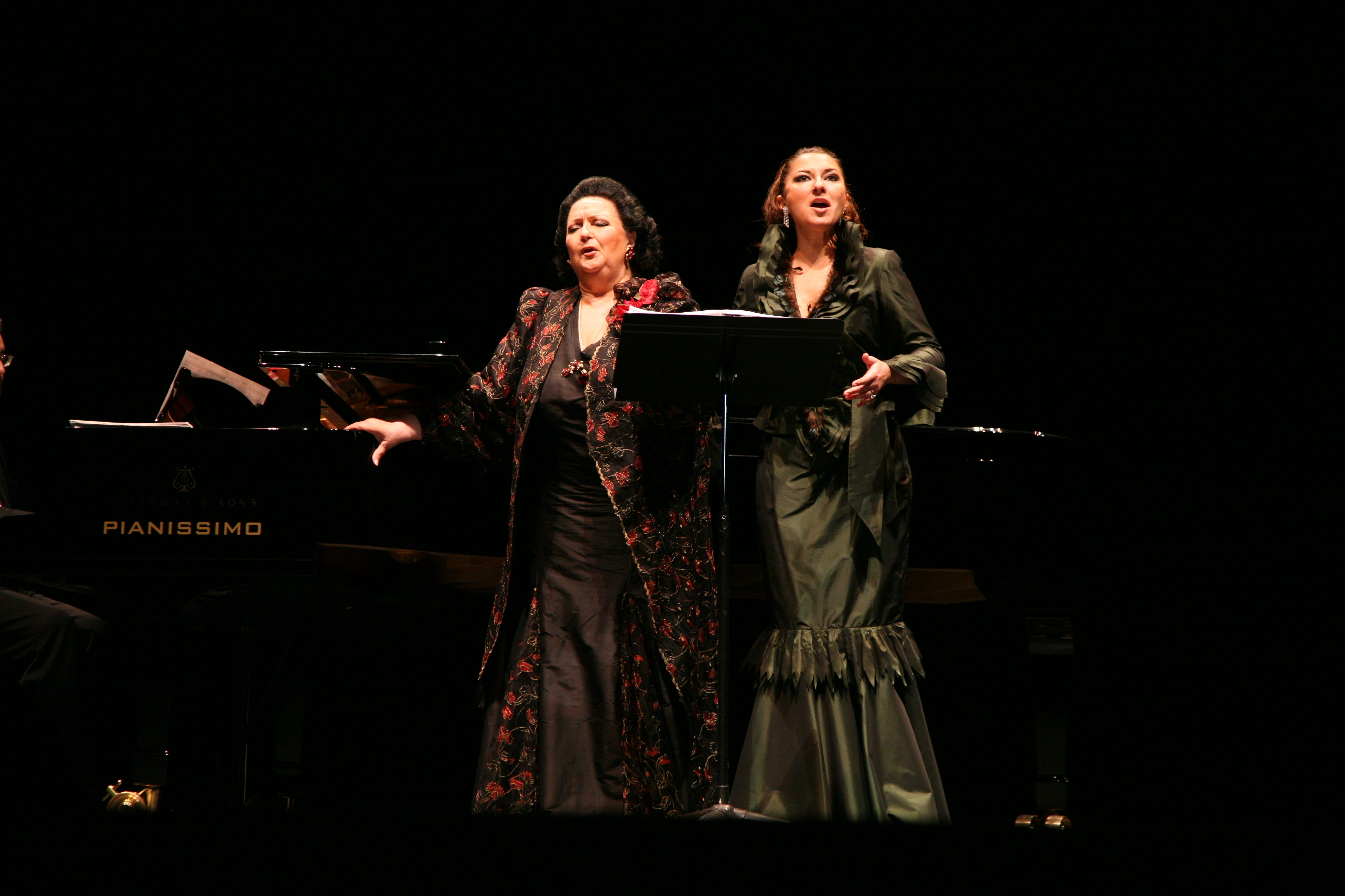 Montserrat Caballé y su hija Montserrat Martí llenaron el Teatro Auditorio de Roquetas de Mar