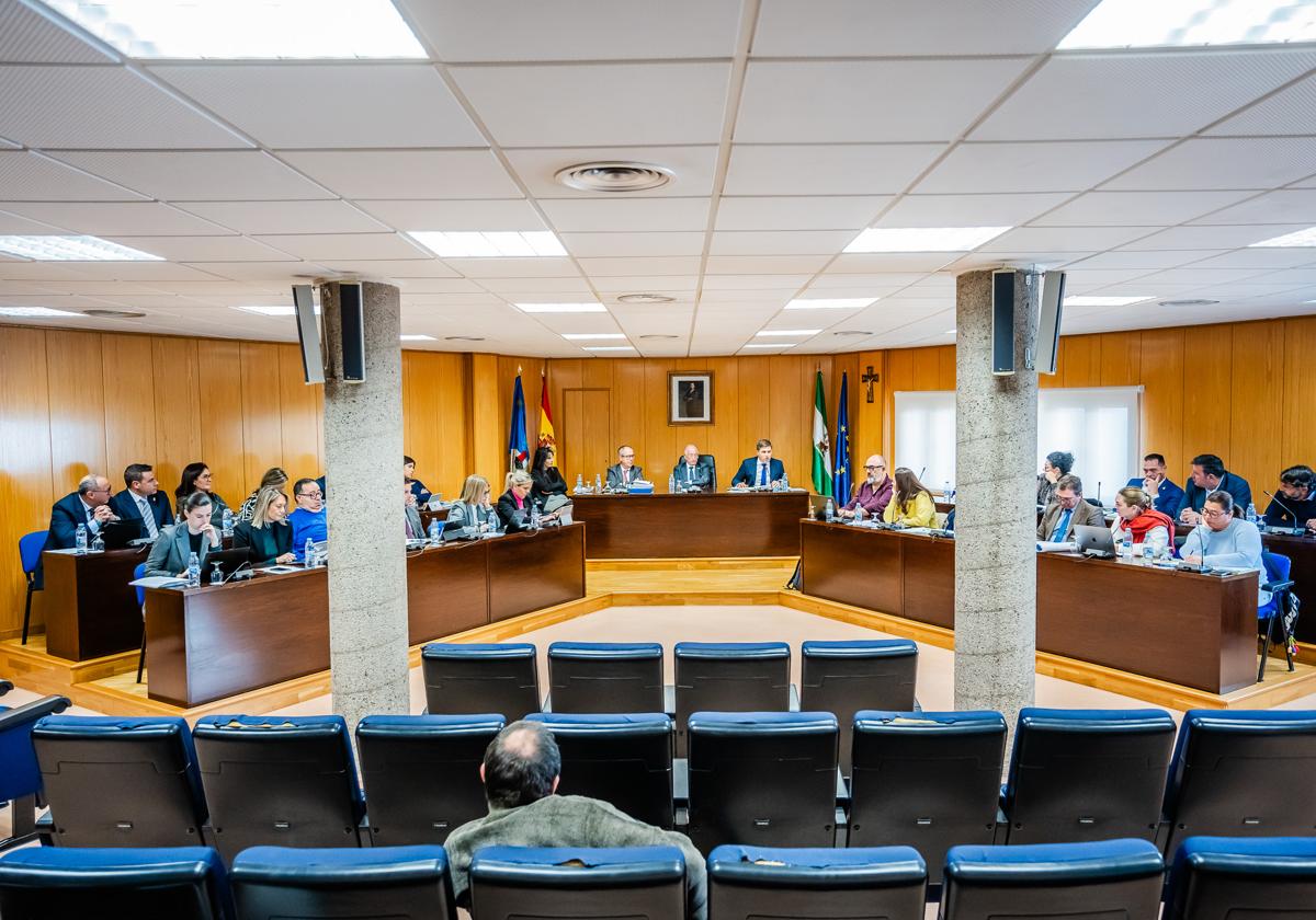 Amat peleará por «legalizar la situación del residencial»