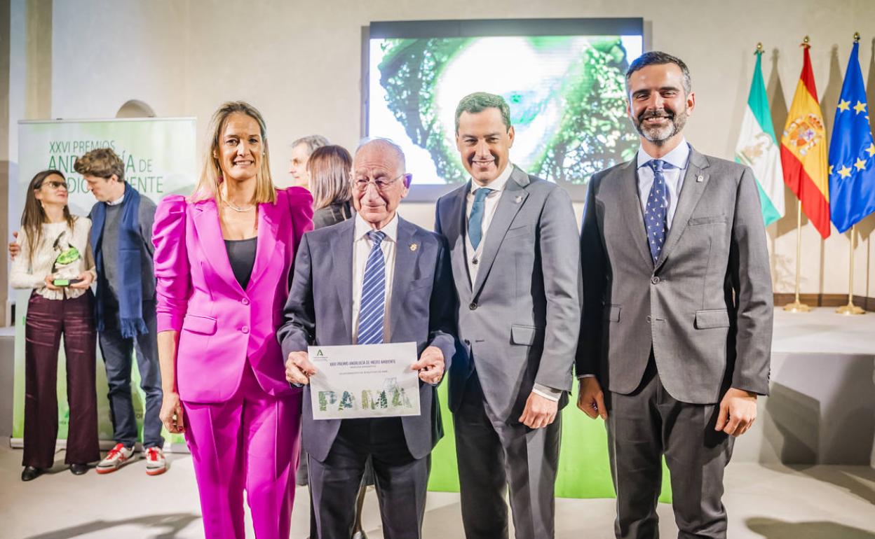 La Junta reconoce la reutilización de los restos de posidonia de las playas de Roquetas