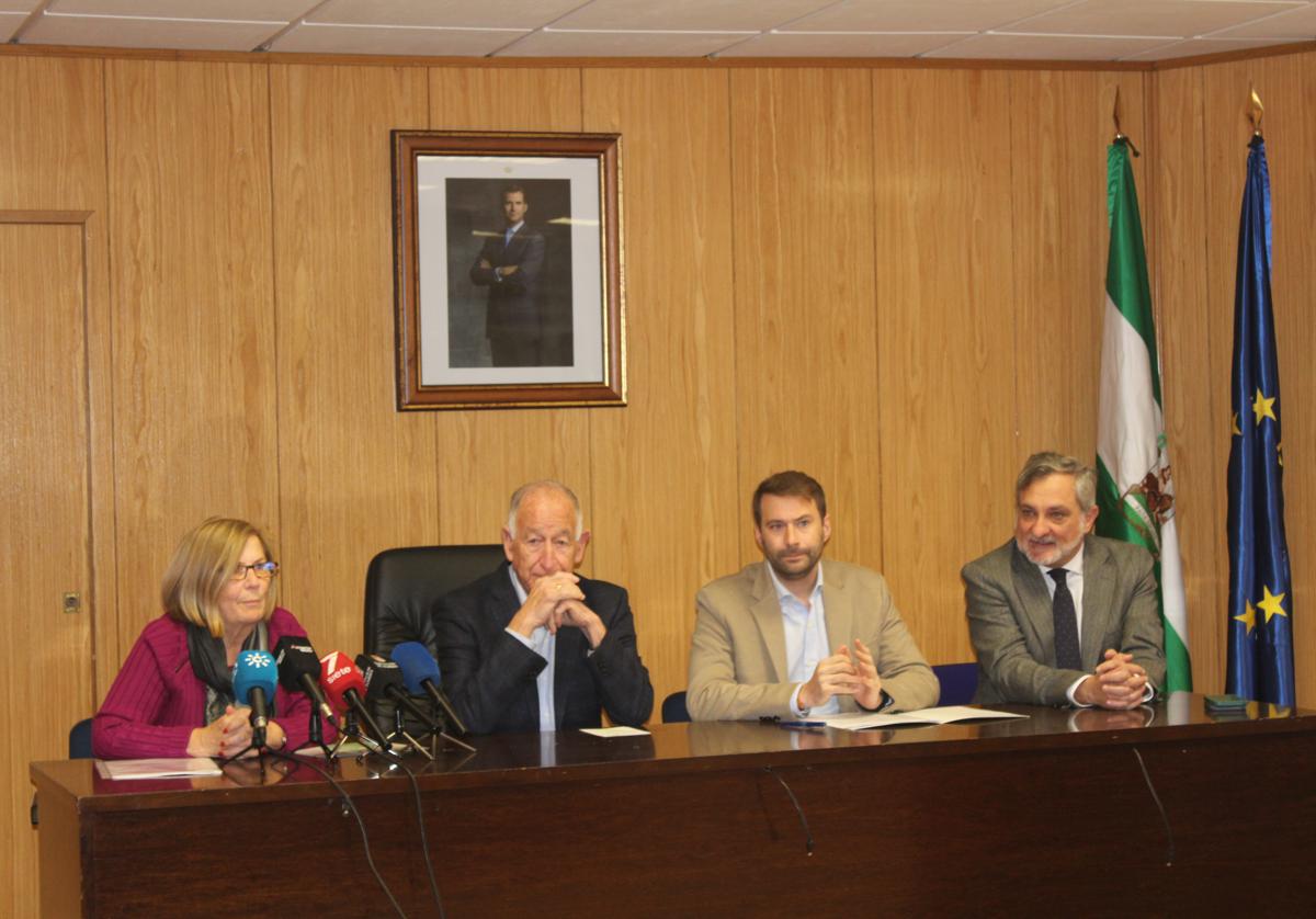 Ámparo García, Gabriel Amat, Francisco González Bellido y Ángel Escobar presentan dos proyectos inclusivos en Roquetas de Mar.