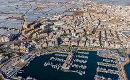 Vista panorámica del crecimiento de Roquetas de Mar, el segundo municipio con más población de la provincia.