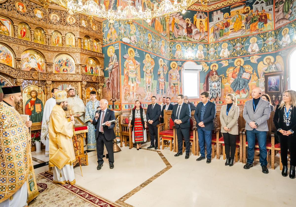 La plana mayor del Consistorio visita la Iglesia Ortodoxa Rumana.