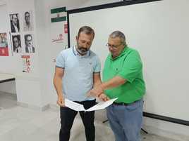 Los concejales Rafael Torres y Manolo García revisan las zonas afectadas.