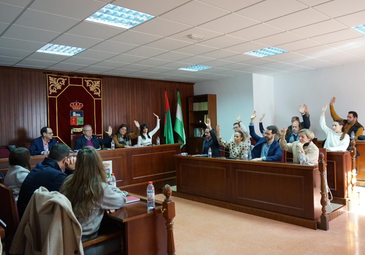 Imagen del pleno municipal realizado en el Ayuntamiento de Vícar, que destacó con un nuevo presupuesto de más de 30 millones de euros.
