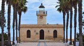 El Faro de Roquetas de Mar, uno de los lugares icónicos del municipio.