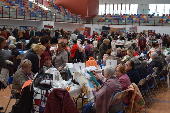 Más de 250 'bolilleras' se dieron cita en Vícar en un encuentro tradicional de la comarca