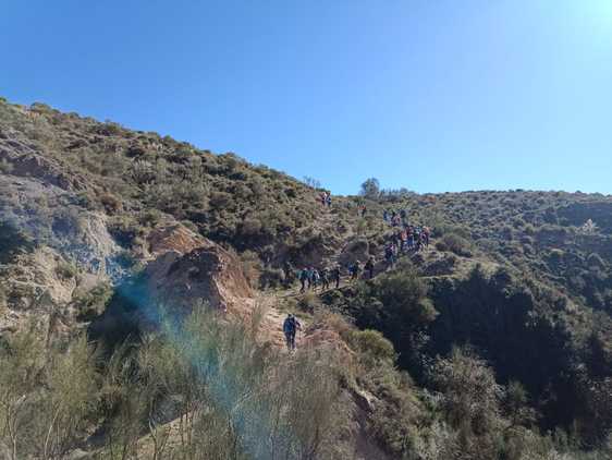 Más de un centenar de vicarios disfrutan de una jornada de senderismo en Cádiar
