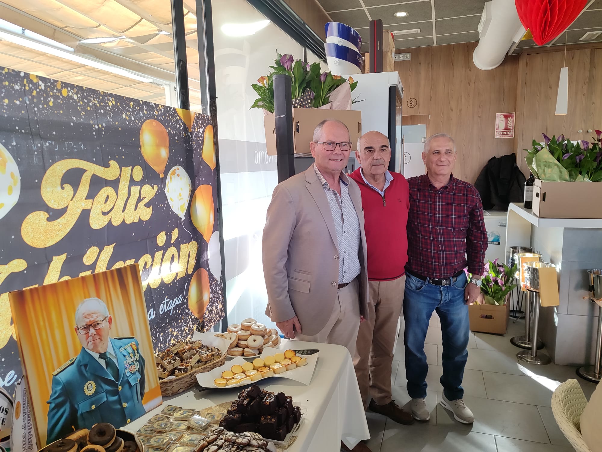 Las imágenes de la despedia de Francisco García, un policía único en Roquetas