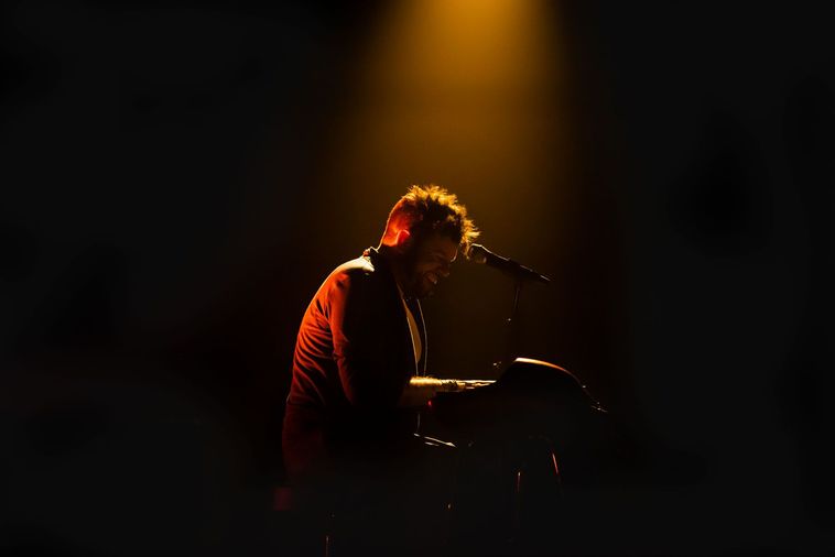 Pablo López deslumbra con el primero de sus conciertos del fin de semana en Roquetas