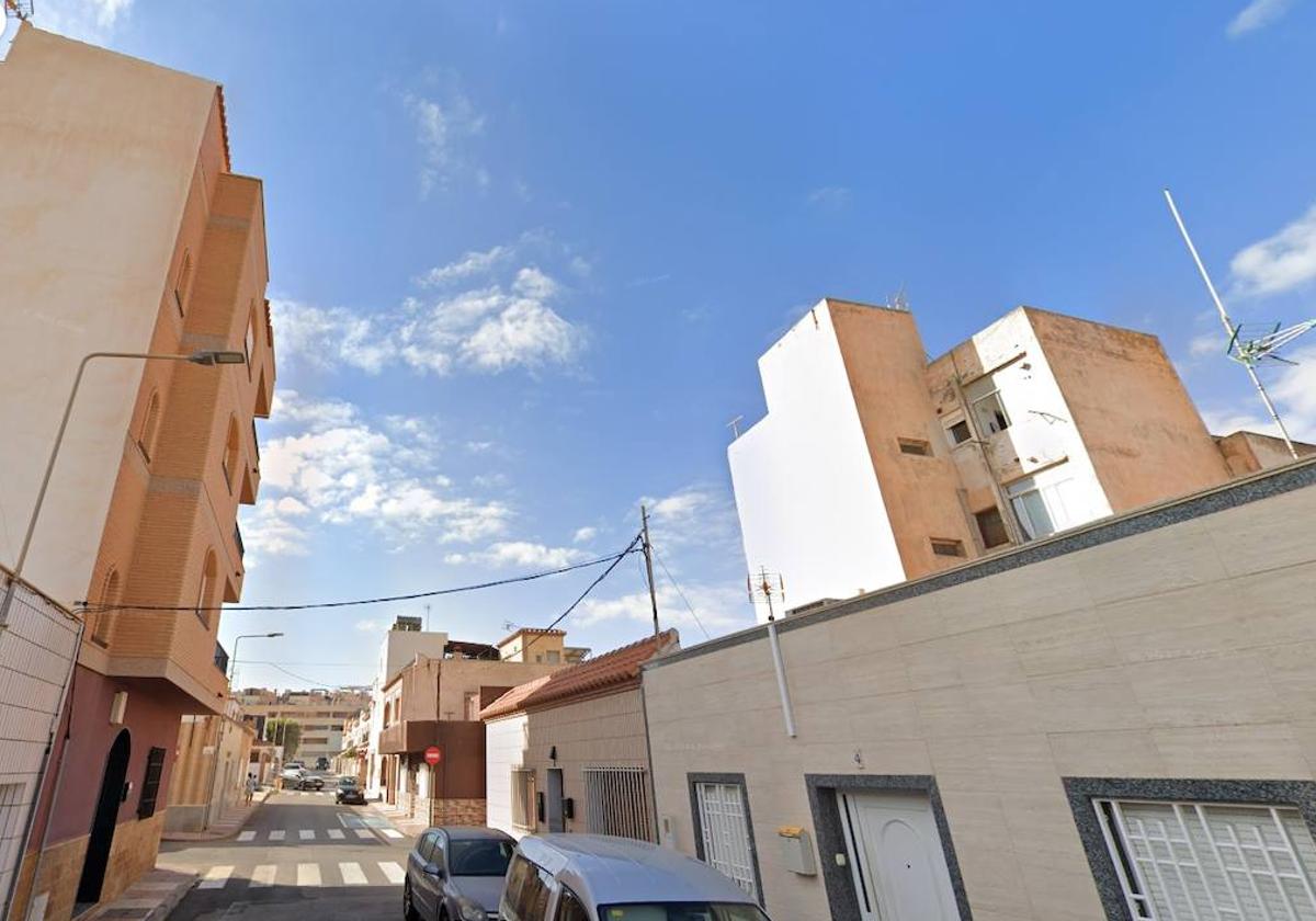 Detenido el presunto autor del apuñalamiento mortal a su compañero de piso en Roquetas