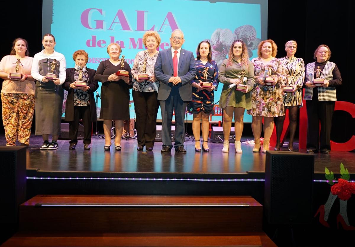 La gala premió a diez mujeres en VícarLas