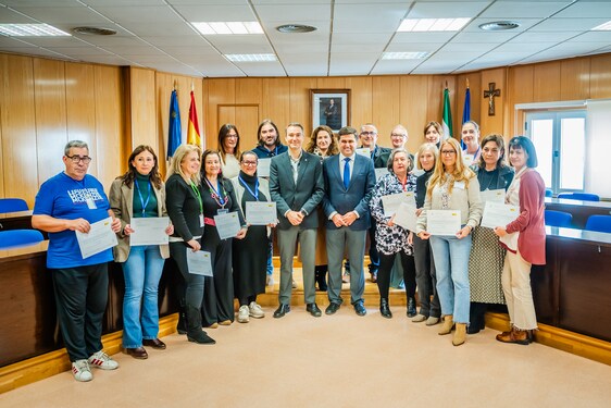 Entrega de diplomas en el Ayuntamiento de Roquetas de Mar.