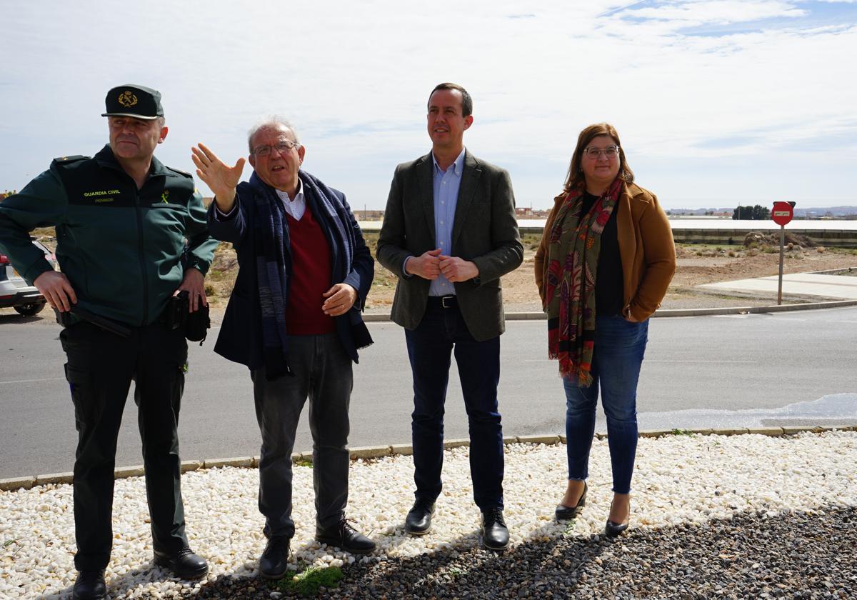 El alcalde de Vícar, Antonio Bonilla señala como quedará el macrocuartel en el municipio vicario.