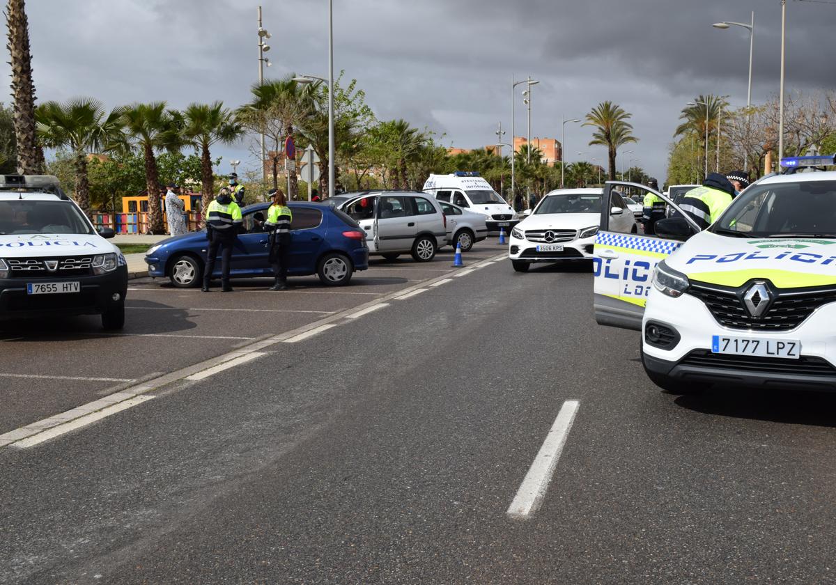 Coches de agentes de Policías Locales en el municipio de Vícar.