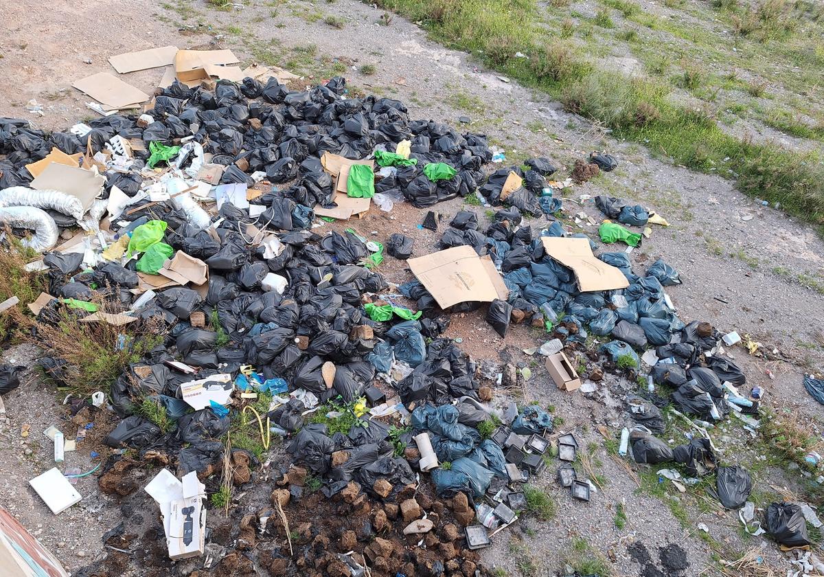 Vertederos ilegales en una zona del municipio de Vícar.