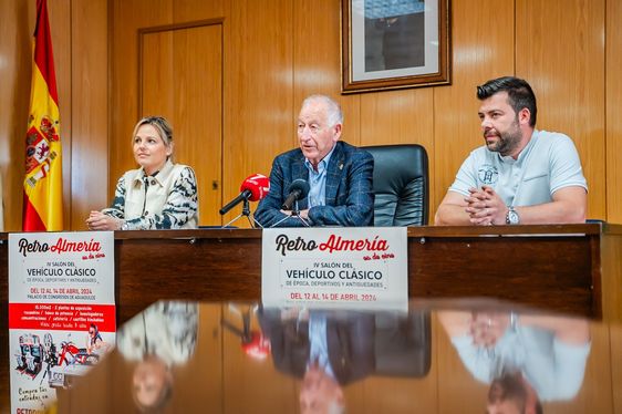 Roquetas acoge la IV edición del Salón del Vehículo Clásico, Época y Antigüedades «RetroAlmería»