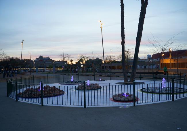 El Parque de los Baños de noche con la nueva luminosidad.