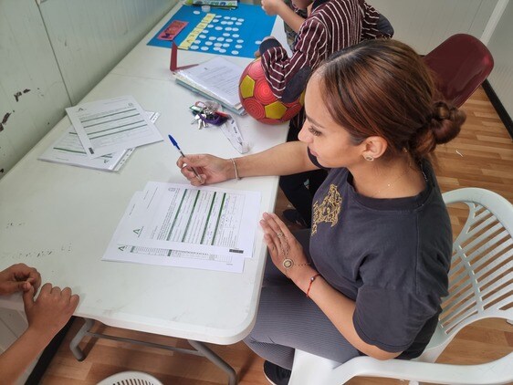 Un programa de atención integral impulsa entre familias de Vícar la escolarización