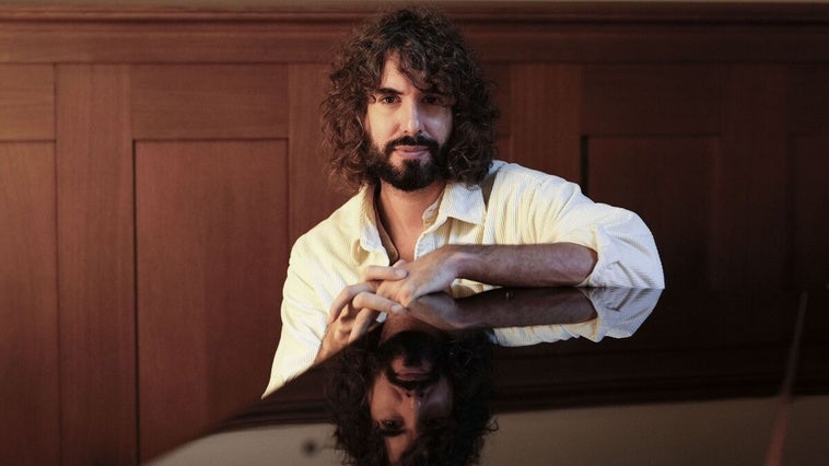 Mikel Izal presenta su disco 'El miedo y el paraíso' mañana en el Teatro Auditorio de Roquetas