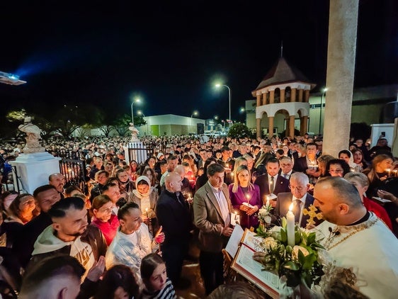 Tradicional Misa de Resurreción de la parroquia ortodoxa de Las Salinas