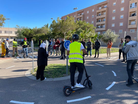 Medio centenar de vicarios se forman sobre normativas de conducción en Educación Vial