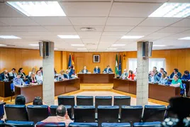 Imagen del último pleno municipal celebrado ayer lunes 13 de mayo en el Ayuntamiento de Roquetas de Mar.