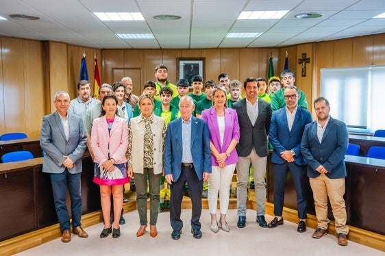 Foto de familia en el Ayuntamiento de Roquetas de Mar.