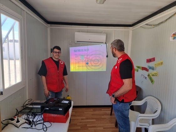 Un taller de gestión de economía del hogar que fomenta hábitos positivos en el consumo