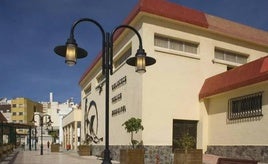 Una de las bibliotecas municipales de la localidad de Roquetas de Mar.