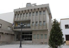 Fachada del Ayuntamiento de Roquetas de Mar.