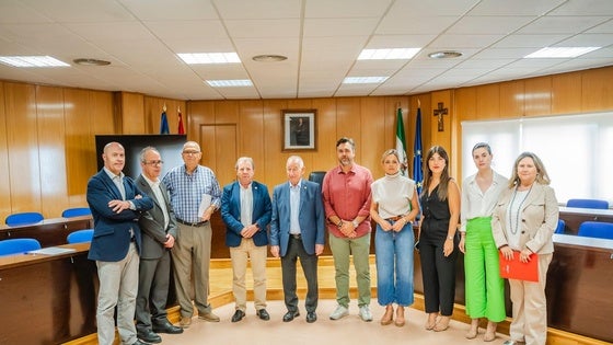 Roquetas aporta 52.000 euros en convenios para la mejora del comercio, banco de alimentos y turismo