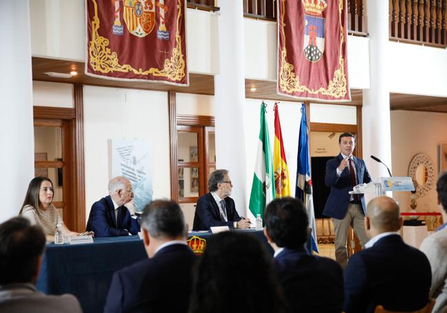 El presidente de la Diputación de Almería participó en el foro de Roquetas de Mar.