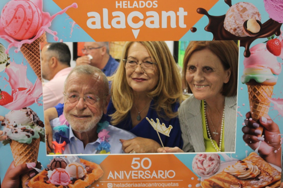 Así fue la celebración del 50 aniversario de la Heladería Alacant de Roquetas de Mar