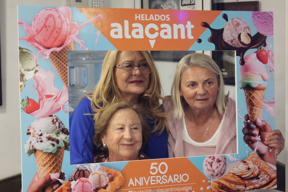 Así fue la celebración del 50 aniversario de la Heladería Alacant de Roquetas de Mar