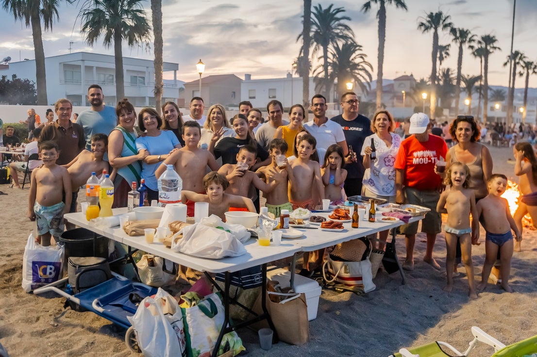 Así fue la Noche de San Juan en Roquetas de Mar