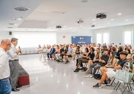 José Juan Rodríguez en la entrega de diplomas en Roquetas de Mar.