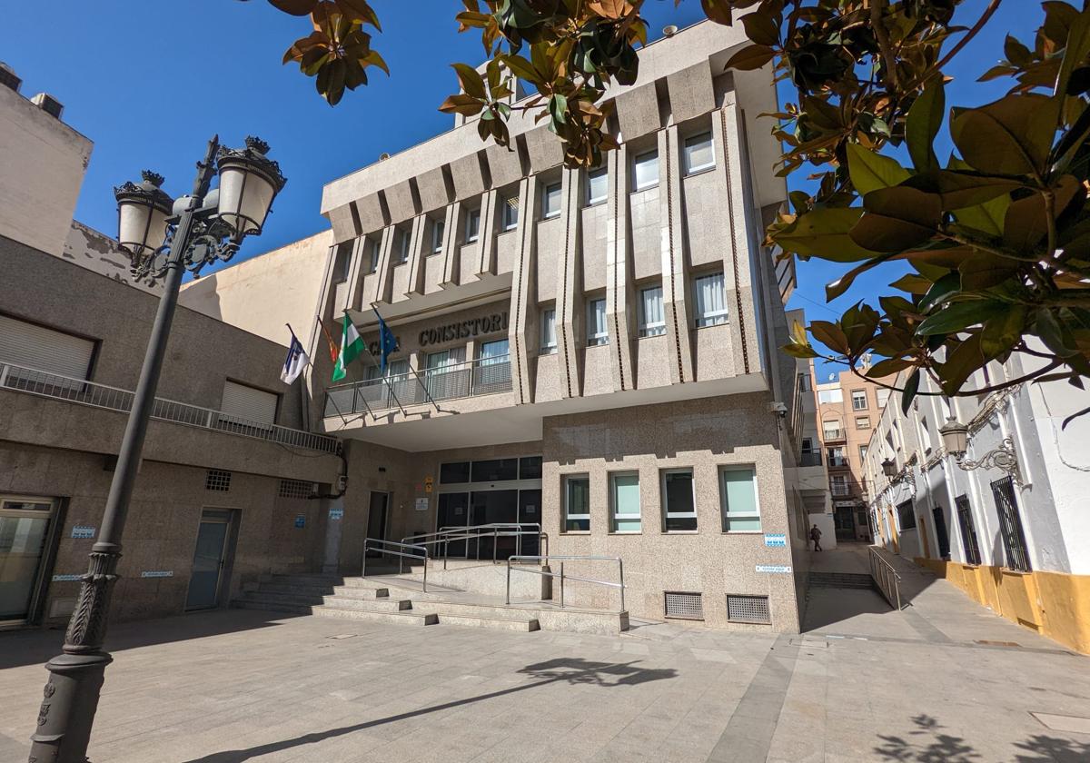 El Ayuntamiento de Roquetas es la primera entidad municipal de pago a proveedores en Andalucía