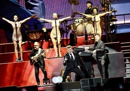 Luis Miguel, en el escenario del Estadio Antonio Peroles de Roquetas de Mar, en Almería.