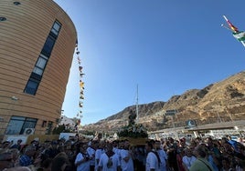 La procesión de este lunes pasó por distintas calles de la zona.